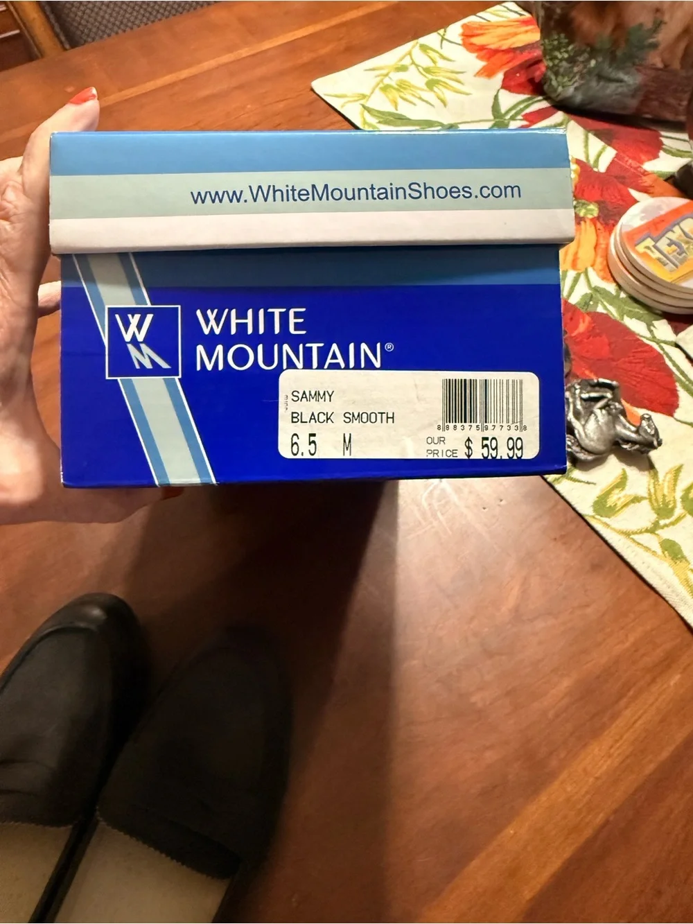White Mountain sleek black